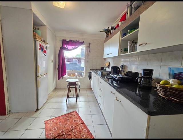8 BEDROOM HOUSE FOR SALE IN BASSONIA